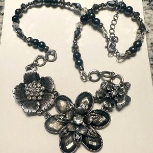 Stylish Daisy Silver Gunmetal Statement Necklace